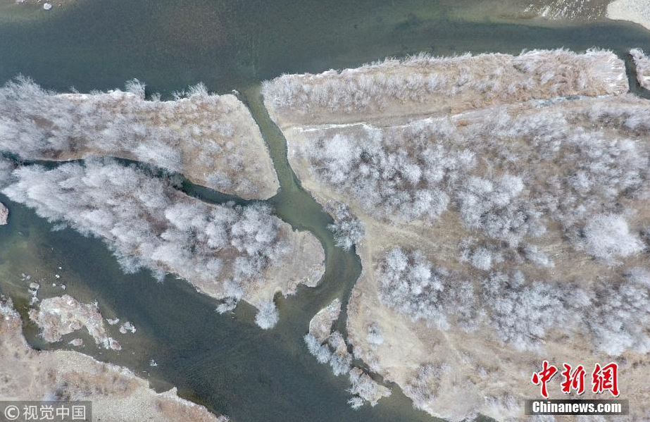 新疆額爾齊斯河現霧凇景觀宛如仙境