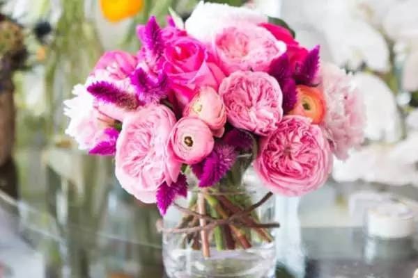 鮮花放一個月都不枯,原來方法竟這么簡單