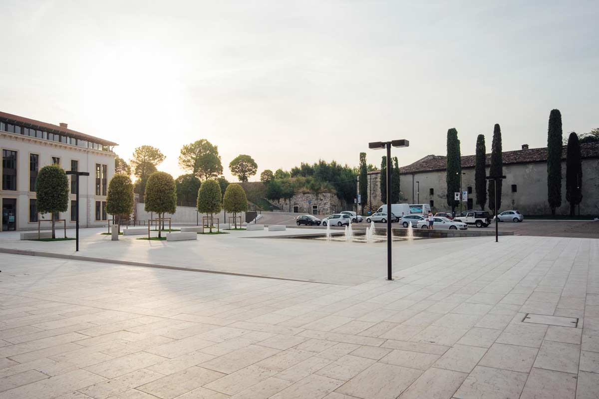 溝通歷史與未來的費迪南多薩沃亞廣場改造