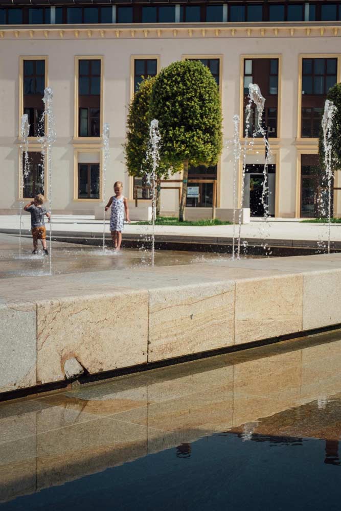 溝通歷史與未來的費迪南多薩沃亞廣場改造