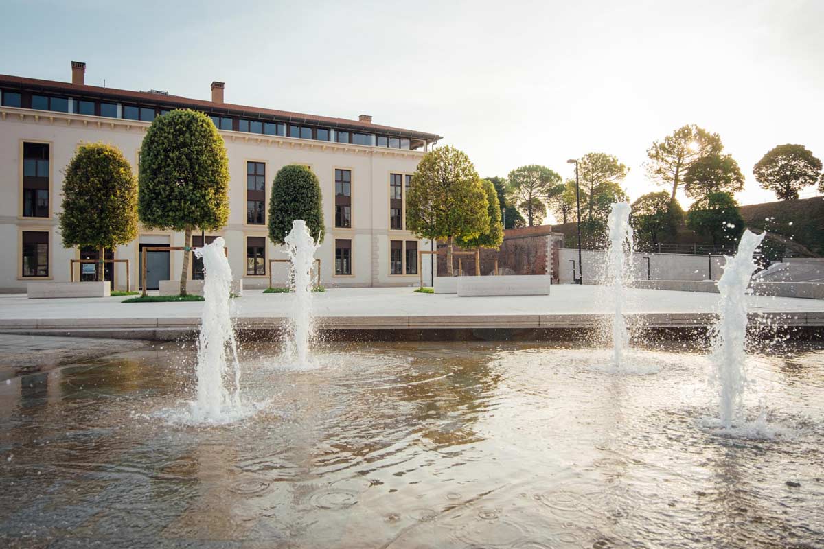 溝通歷史與未來的費迪南多薩沃亞廣場改造