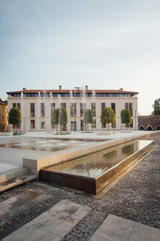 溝通歷史與未來的費迪南多薩沃亞廣場改造