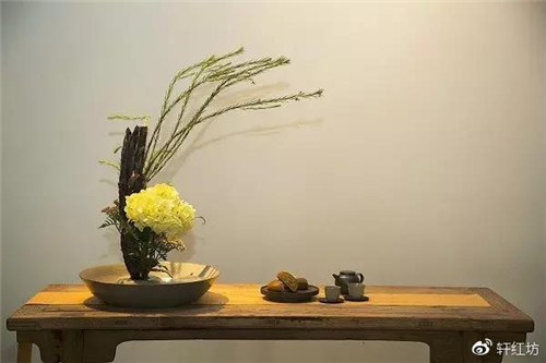 茶道，缺少插花不成雅致