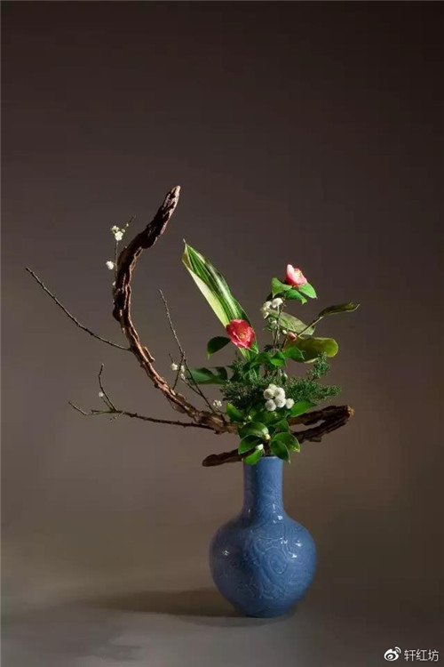 茶道，缺少插花不成雅致