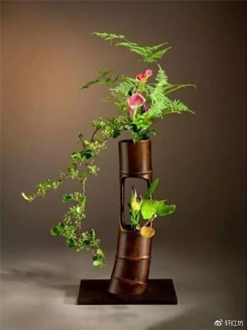 茶道，缺少插花不成雅致