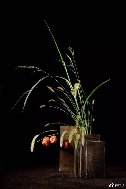 茶道，缺少插花不成雅致