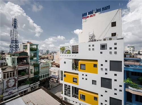 越南胡志明市一座與城市對話的綜合居住建筑