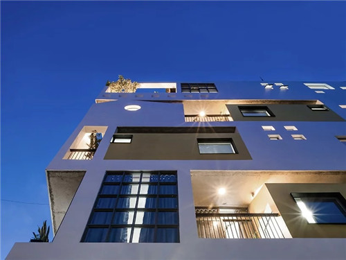 越南胡志明市一座與城市對話的綜合居住建筑