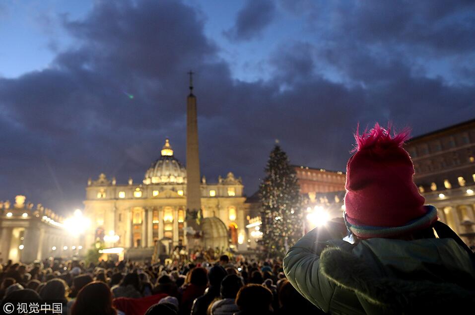 梵蒂岡圣彼得廣場圣誕樹舉行點燈儀式