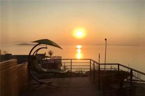 蘇州西山一家設計極簡工業風的民宿