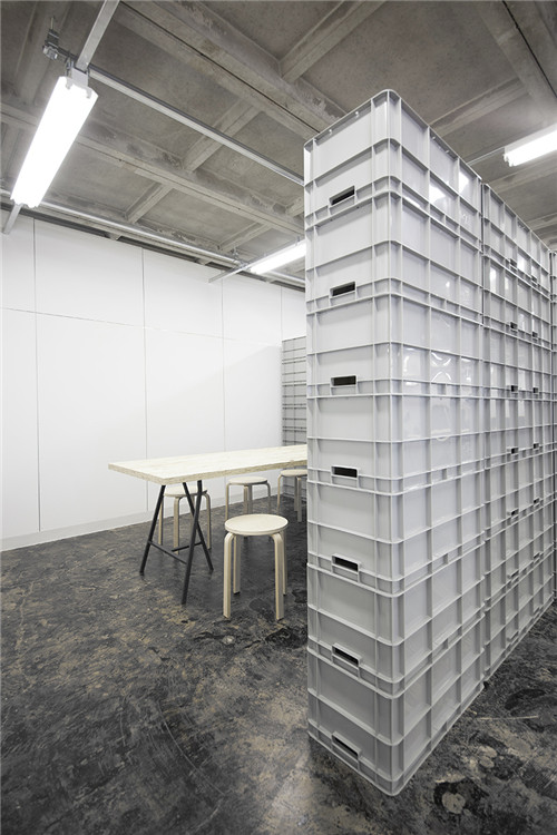 一切從簡，奈良塑料容器裝扮辦公室設計方案