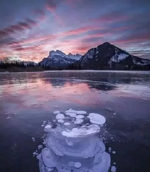 加拿大各地寒冷意外出現太陽光柱的自然景觀