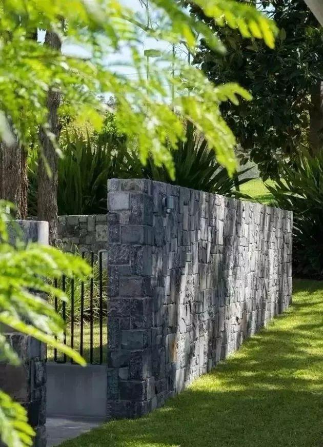 別墅庭院圍墻必備的5種設(shè)計!