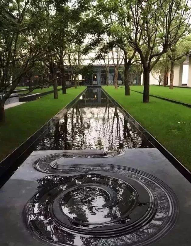 植物與水的搭配讓景觀充滿詩情畫意