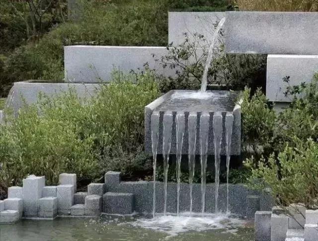 植物與水的搭配讓景觀充滿詩情畫意