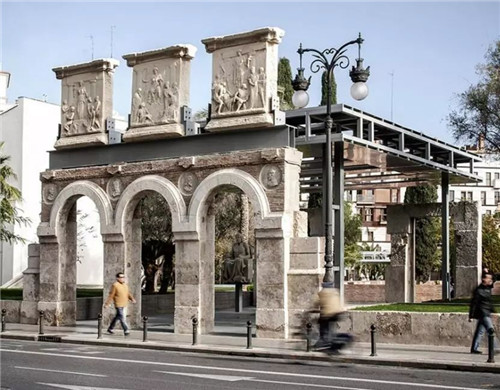 廢墟中的現代醫院景觀改造