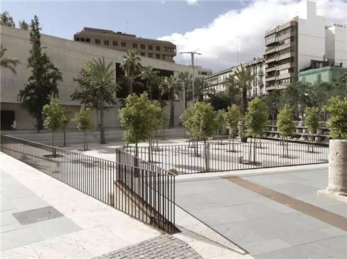 廢墟中的現代醫院景觀改造