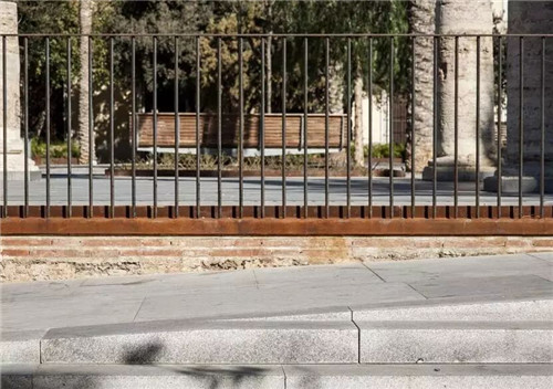 廢墟中的現代醫院景觀改造