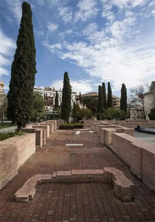 廢墟中的現代醫院景觀改造