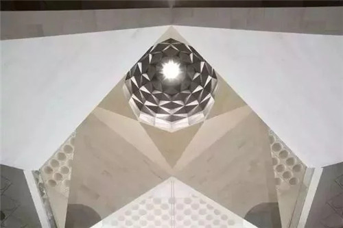 建筑大師貝聿銘創造出波斯灣上的城市明珠