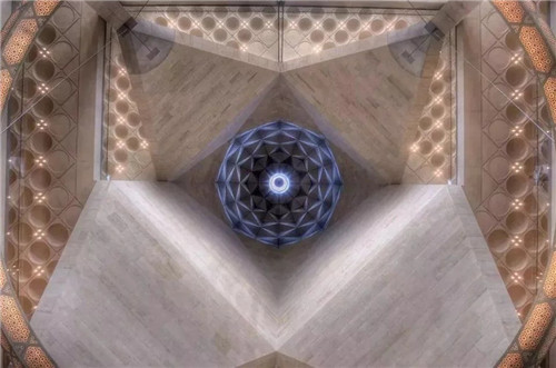 建筑大師貝聿銘創造出波斯灣上的城市明珠