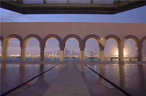 建筑大師貝聿銘創造出波斯灣上的城市明珠