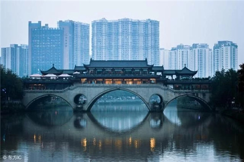 千城一色 斷崖城市文化該去何處續接