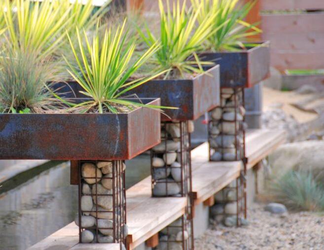 使用石頭和鐵絲構成優雅景觀的10種方法