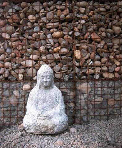 使用石頭和鐵絲構成優雅景觀的10種方法