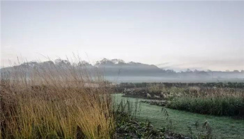 這位設計師花了32年,沉淀出了一片荒野景觀