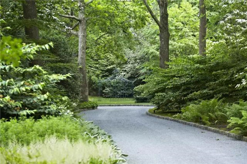 森林中的自然法式莊園景觀