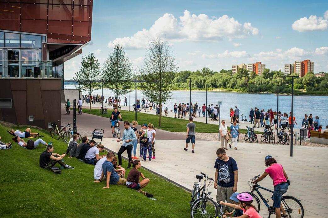 連續(xù)的帶狀空間:華沙維斯瓦河濱河景觀大道