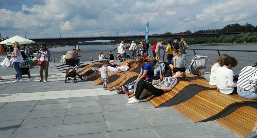 連續(xù)的帶狀空間:華沙維斯瓦河濱河景觀大道