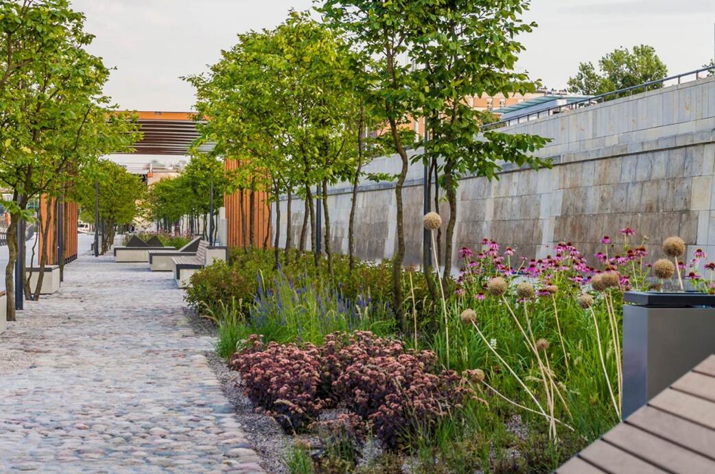 連續(xù)的帶狀空間:華沙維斯瓦河濱河景觀大道