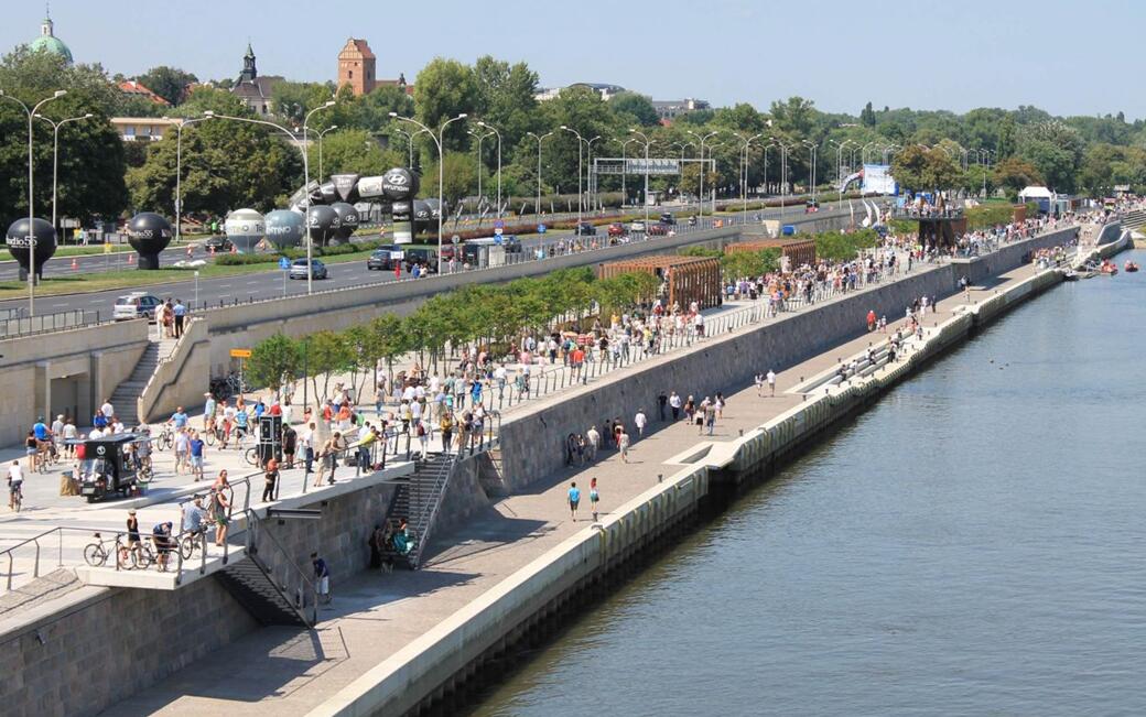 連續(xù)的帶狀空間:華沙維斯瓦河濱河景觀大道