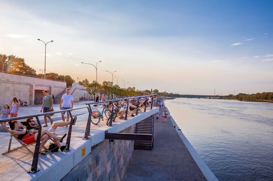 連續(xù)的帶狀空間:華沙維斯瓦河濱河景觀大道