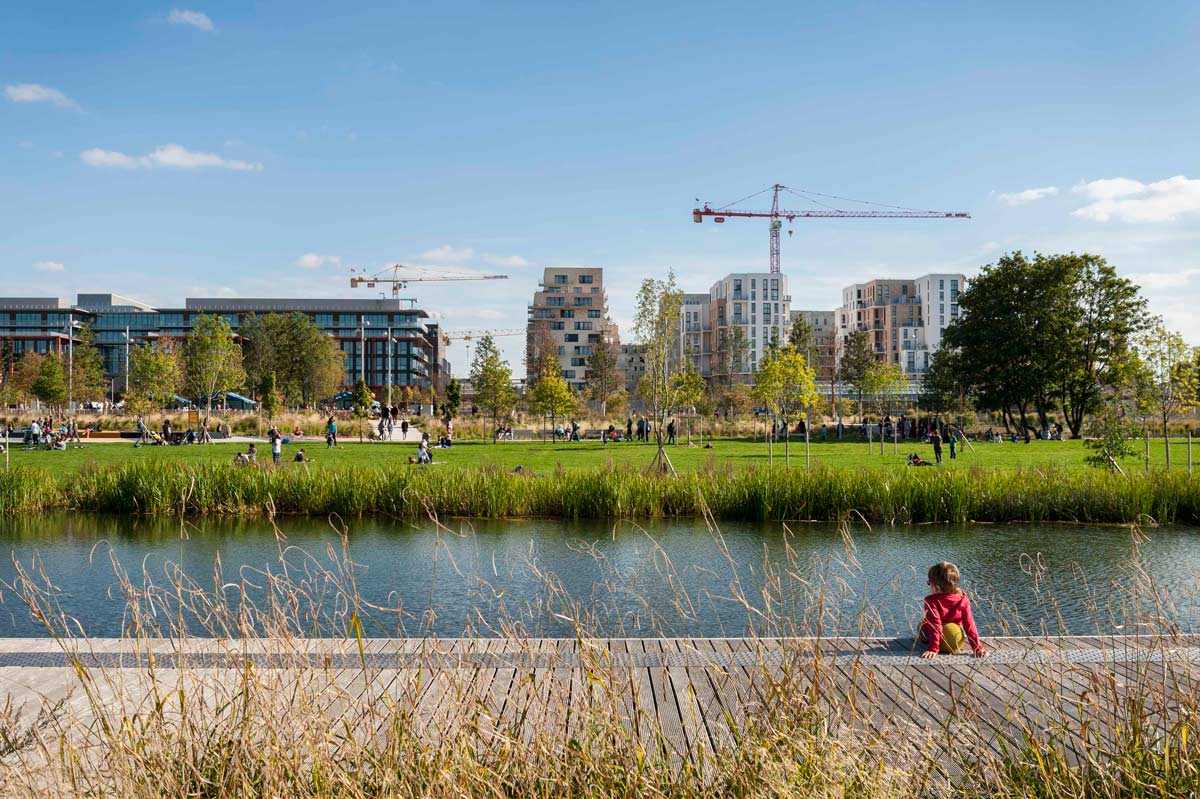 塞納河畔圣旺歷史中心的碼頭公園