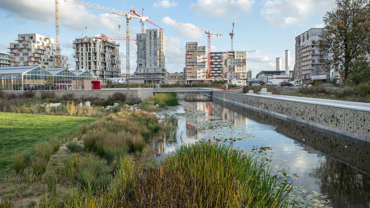 塞納河畔圣旺歷史中心的碼頭公園