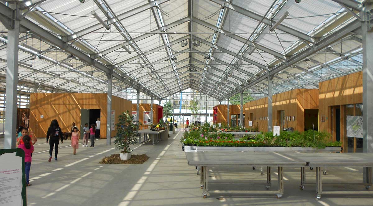 塞納河畔圣旺歷史中心的碼頭公園