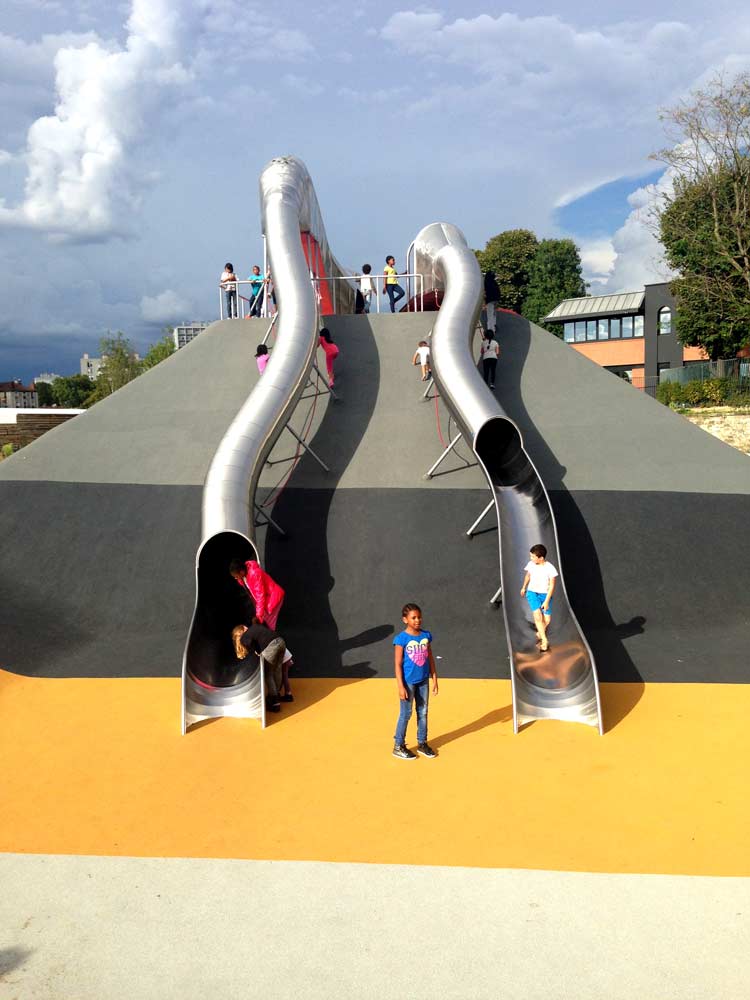 塞納河畔圣旺歷史中心的碼頭公園