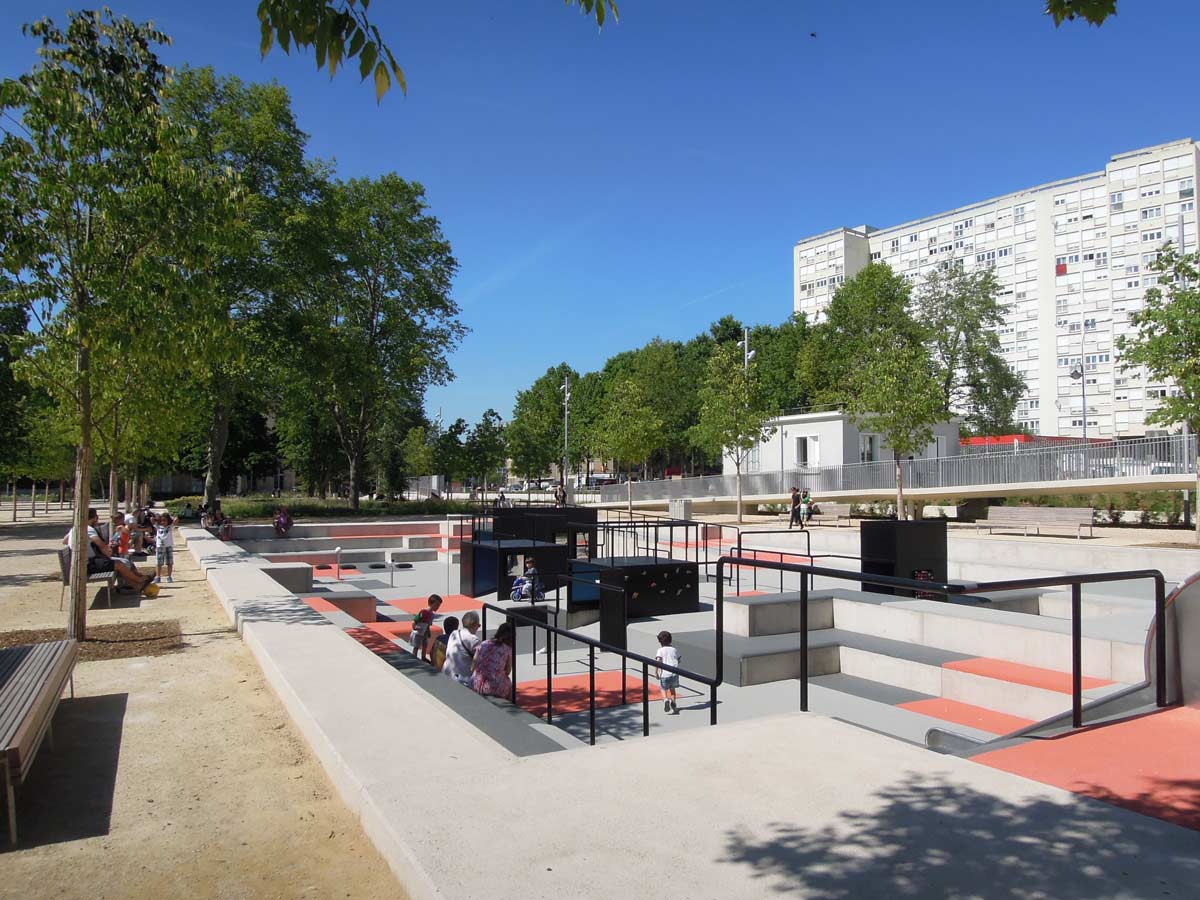 塞納河畔圣旺歷史中心的碼頭公園