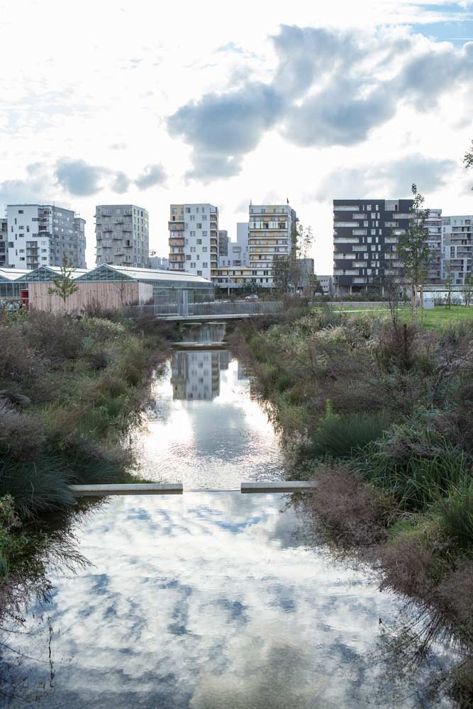 塞納河畔圣旺歷史中心的碼頭公園
