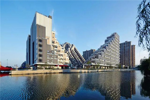 層層退臺式的設(shè)計，如城市中充滿詩意的梯田