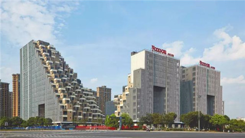 層層退臺式的設(shè)計，如城市中充滿詩意的梯田