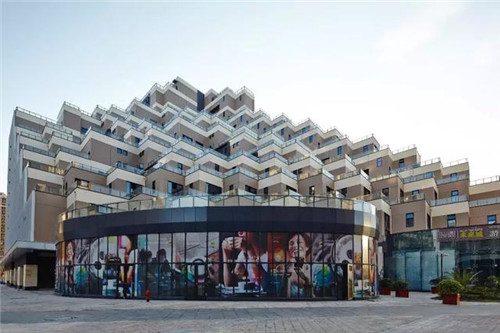 層層退臺式的設(shè)計，如城市中充滿詩意的梯田