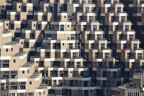 層層退臺式的設(shè)計，如城市中充滿詩意的梯田