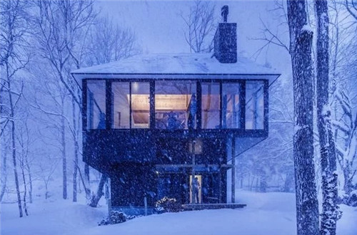 在自然景觀中塑造新的生活方式的階梯住宅