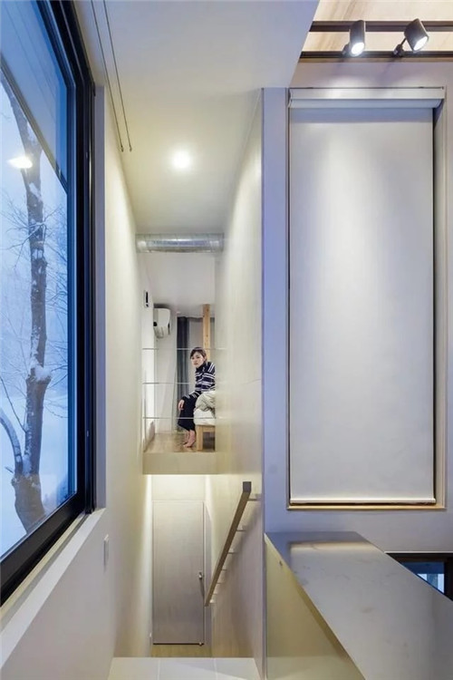 在自然景觀中塑造新的生活方式的階梯住宅