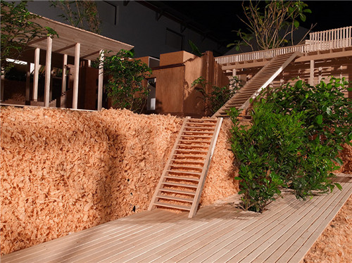 叢林中廢棄農舍改造而成的自然住宅