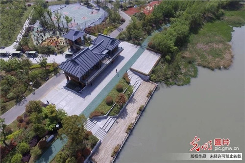 江蘇揚州古運河畔“長”出生態公園